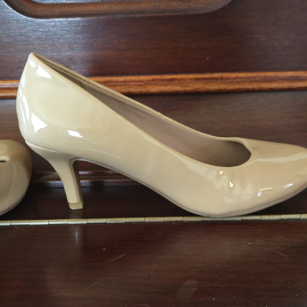 Elegant Beige Patent Leather Heels